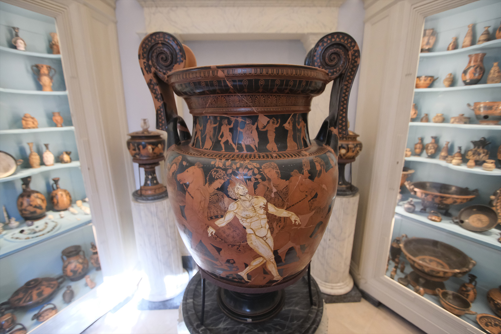 MUSEO-NAZIONALE-JATTA-RUVO-CRATERE-ATTICO-DI-TALOS-